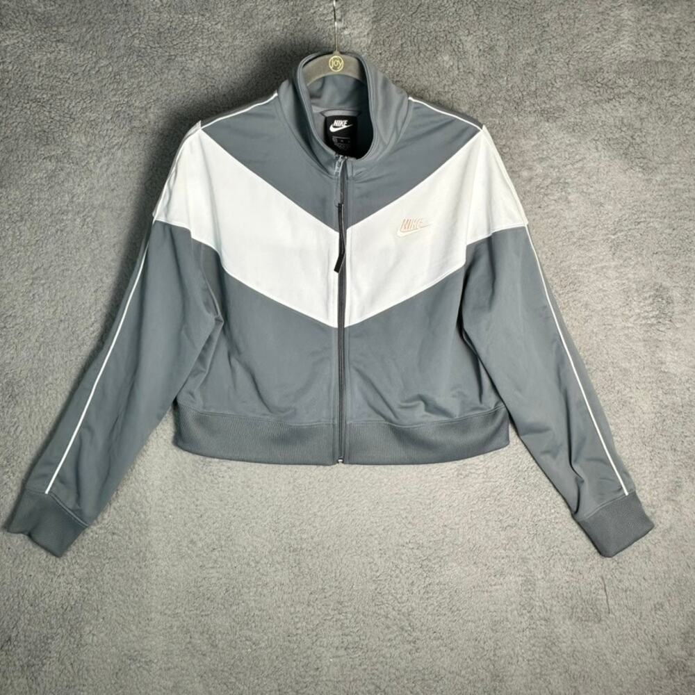 Nike NWT Women's XL Full Zip Crop Jacket Gray White Activewear Gym Workout